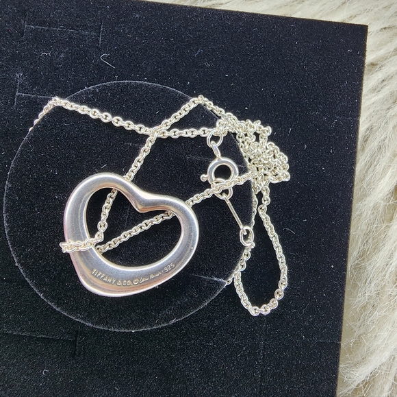 Tiffany&Co Peretti Open Heart PendantNecklace - Picture 3 of 3